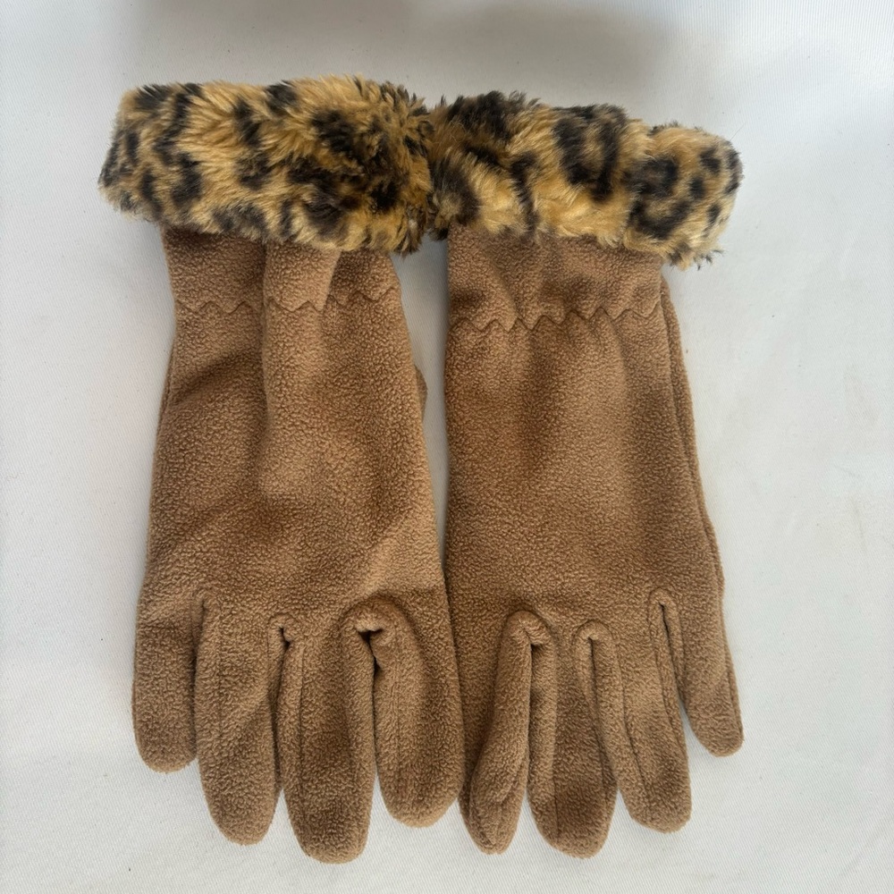 Tan cheetah print winter gloves